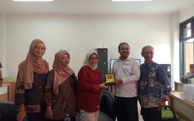 Department of Biology Lecturers as Guest Speakers in a Scientific Discussion on the Development of the Mangrove Ecosystem in Madura as Ecotourism